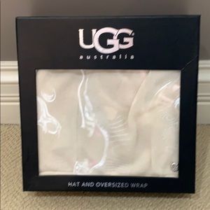 NWT Ugg hat and oversized wrap